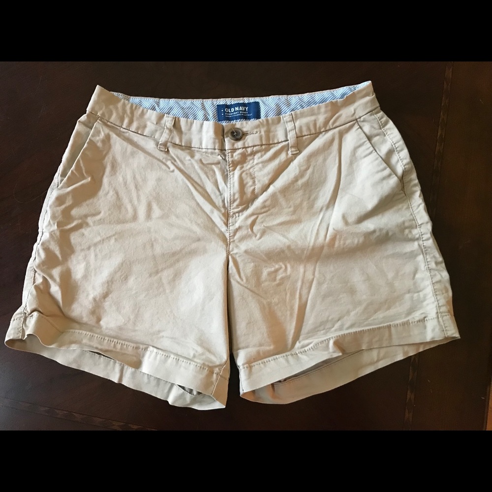 Old Navy khaki shorts sz 2